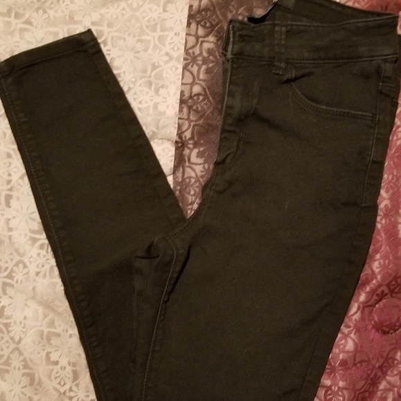 3 for $10 (on all items $10 or less in closet) Black Skinny Jean's. Size 26 - Picture 1 of 2